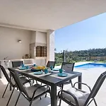 Aura Vila *