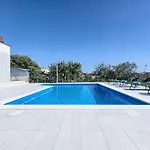 Aura Vila *