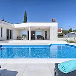 Aura Villa Pola