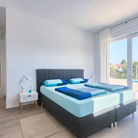 Aura Villa *