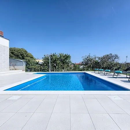 Aura Villa *